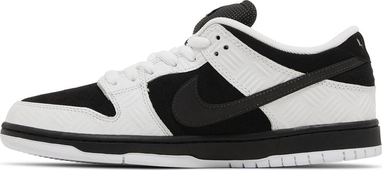 TIGHTBOOTH X DUNK LOW SB