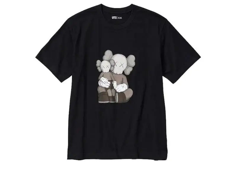 KAWS X UNIQLO UT SHORT SLEEVE GRAPHIC T-SHIRT (US SIZING) BLACK